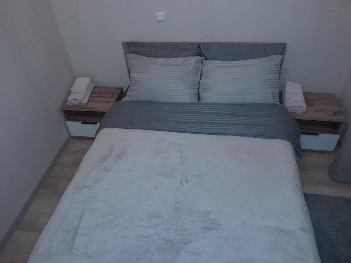 Gray Apartament 2 Pristina Exteriör bild