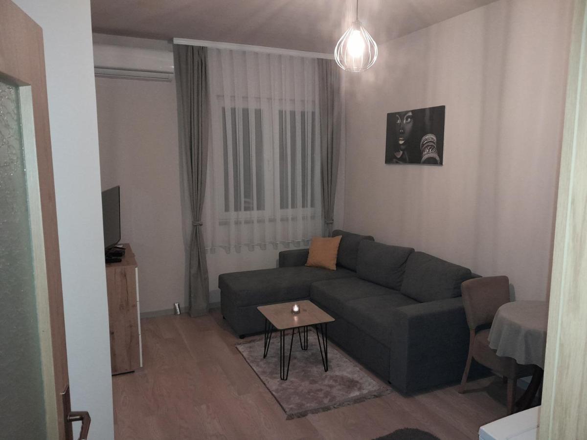 Gray Apartament 2 Pristina Exteriör bild