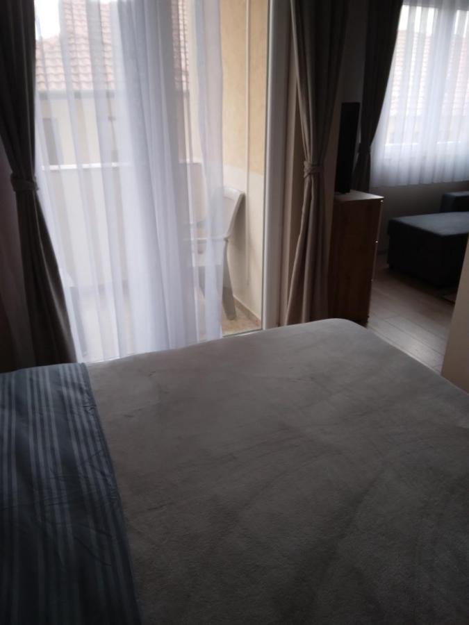 Gray Apartament 2 Pristina Exteriör bild