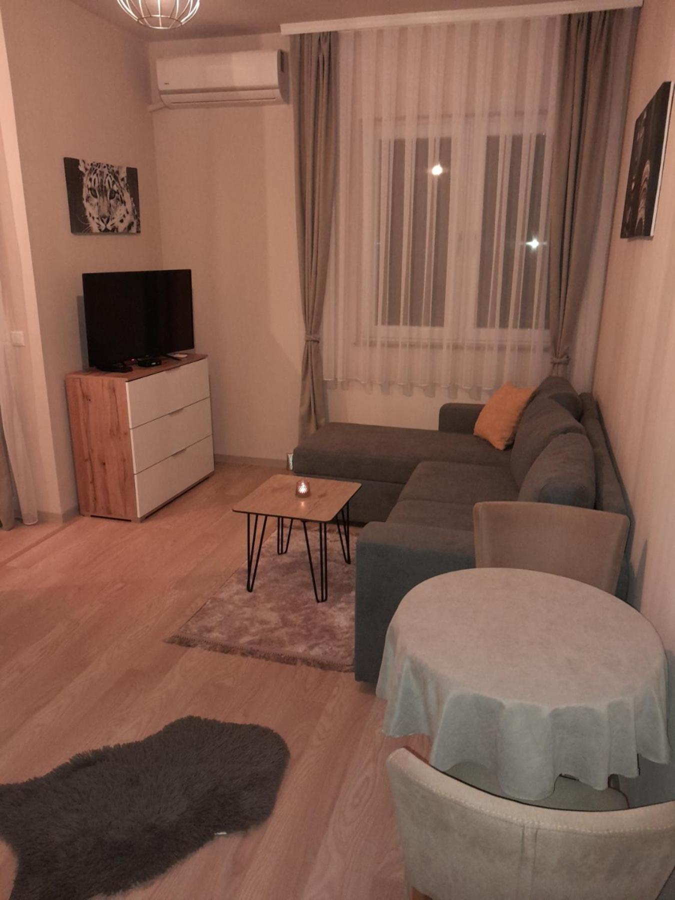 Gray Apartament 2 Pristina Exteriör bild